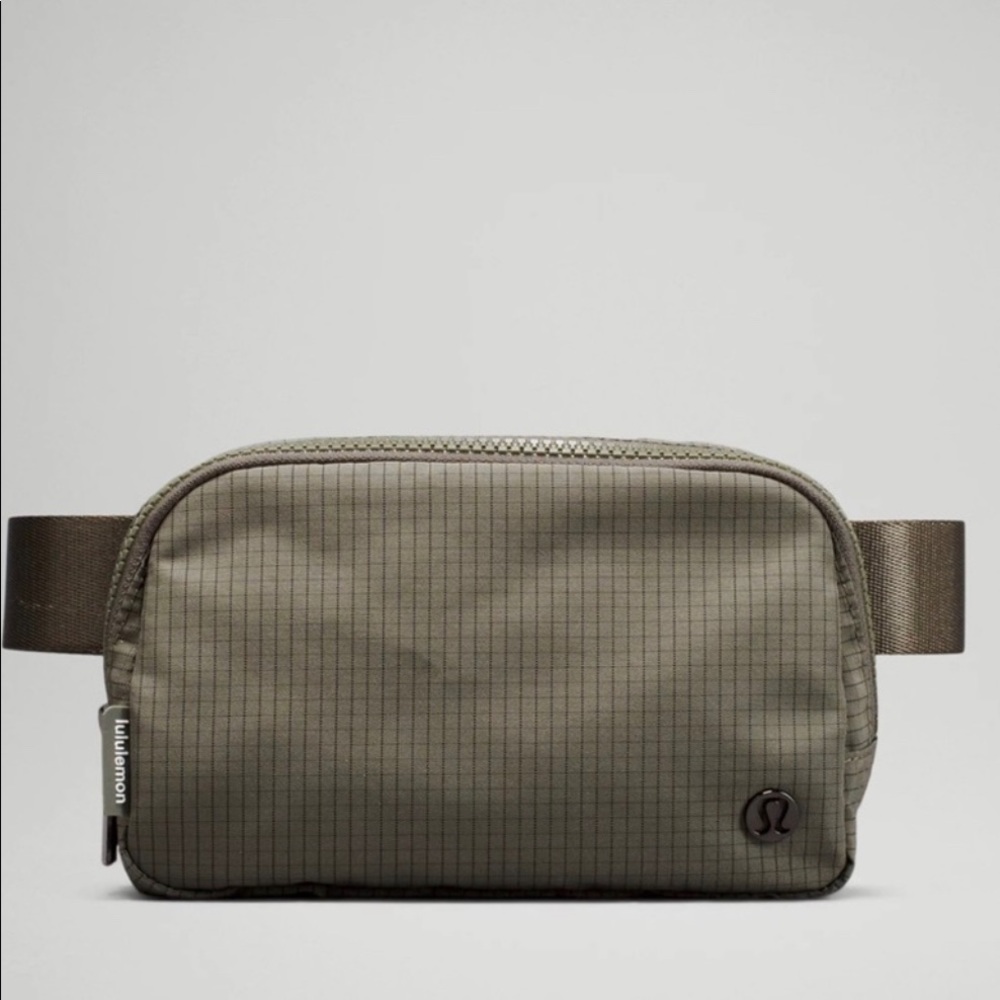 Lululemon Everywhere Belt Bag